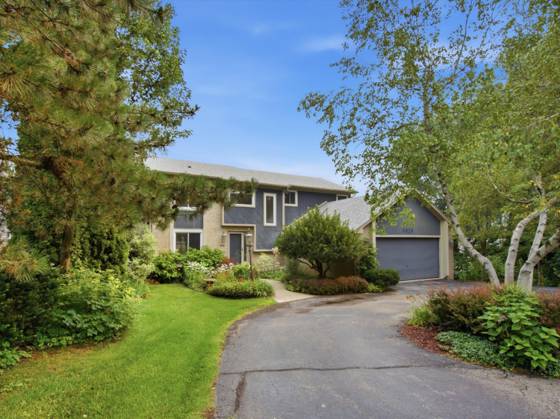 3926 Lakes Edge Drive, Commerce Twp, MI 48382 photo 2
