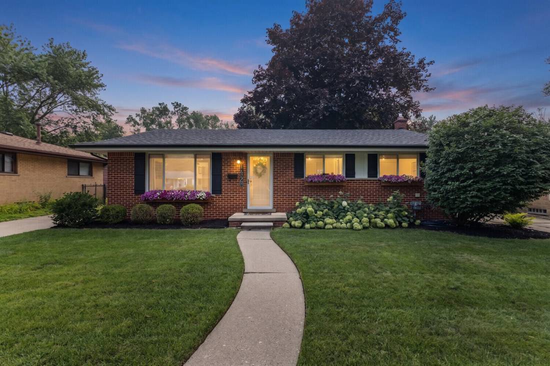 14928 Country Club Drive, Livonia, MI 48154