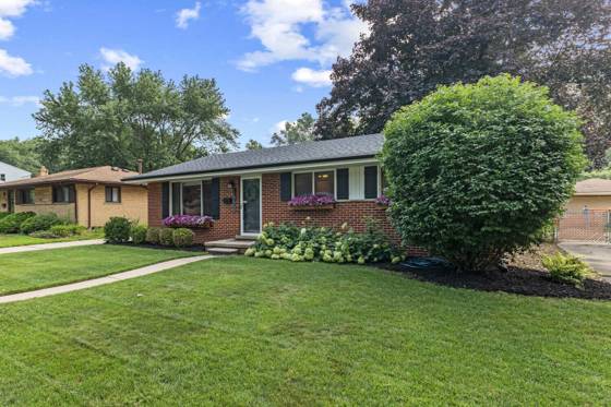 14928 Country Club Drive, Livonia, MI 48154 photo 4