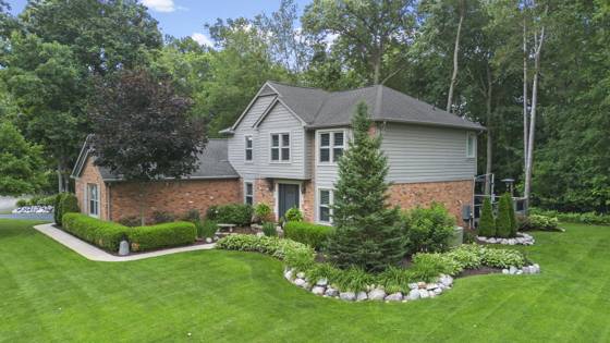 12072 Pembrooke Circle, South Lyon, MI 48178 photo 2