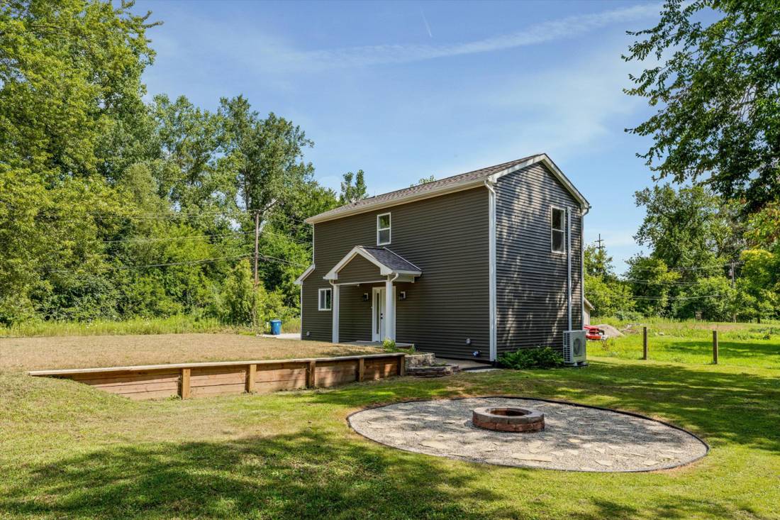 9755 Portage Trail, White Lake, MI 48386