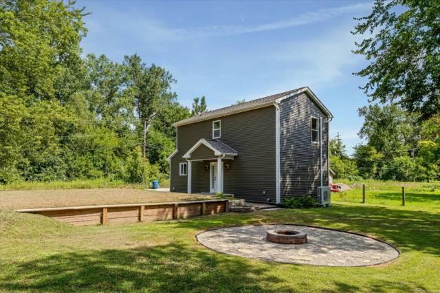 9755 Portage Trail, White Lake