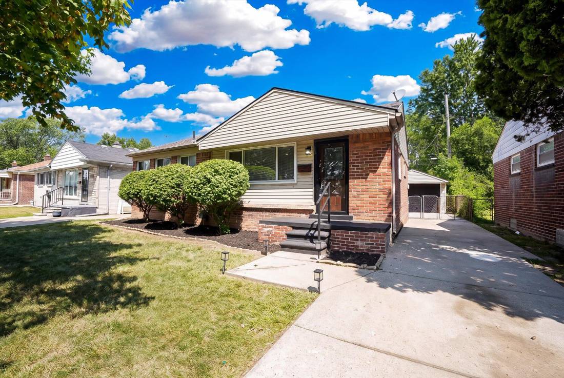 18305 Marquette Street, Roseville, MI 48066