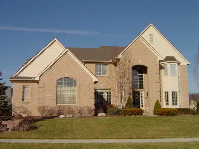 8895 Woodlore South Drive, Plymouth, MI