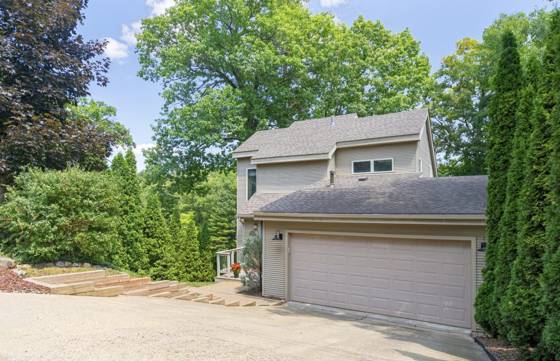 576 Fernhurst Court, Lake Orion, MI 48362 photo 3