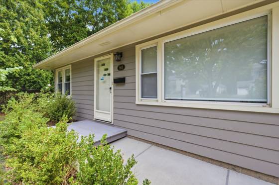 563 W Middle Street, Chelsea, MI 48118 photo 2