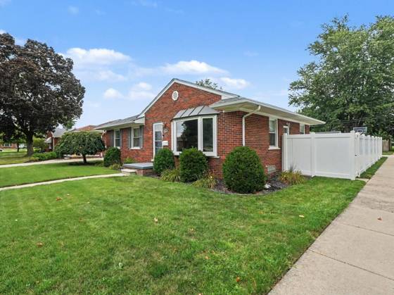 2995 Anna Court, Trenton, MI 48183 photo 3