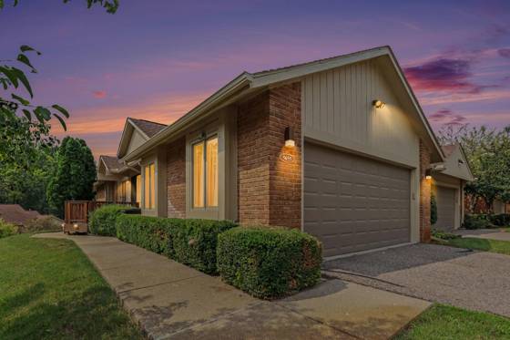 5655 Hillcrest Circle E, West Bloomfield, MI 48322 photo 2