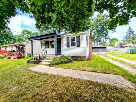 3918 Mapleleaf Road, Waterford, MI 48328 photo 2