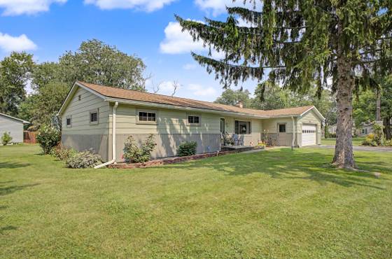 7676 Southmoor Drive, Monroe, MI 48161 photo 2
