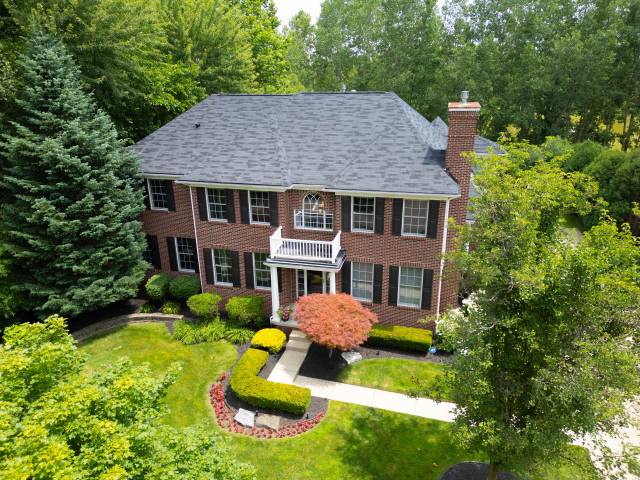 613 Aylesbury Court, Canton, MI