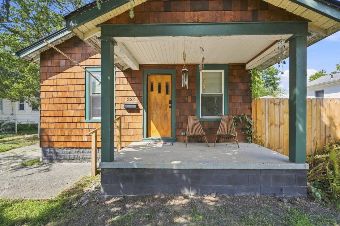 326 W Robert Avenue, Hazel Park, MI 48030