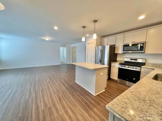 10284 Swan Lake Circle, Ypsilanti, MI 48197 photo 2