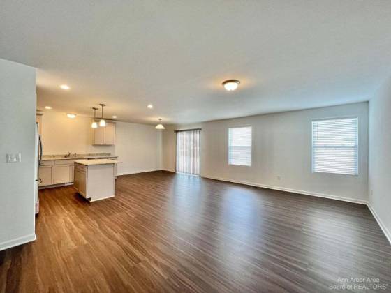 10284 Swan Lake Circle, Ypsilanti, MI 48197 photo 4