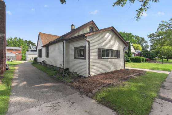 2022 Hampton Road, Grosse Pointe, MI 48236 photo 3