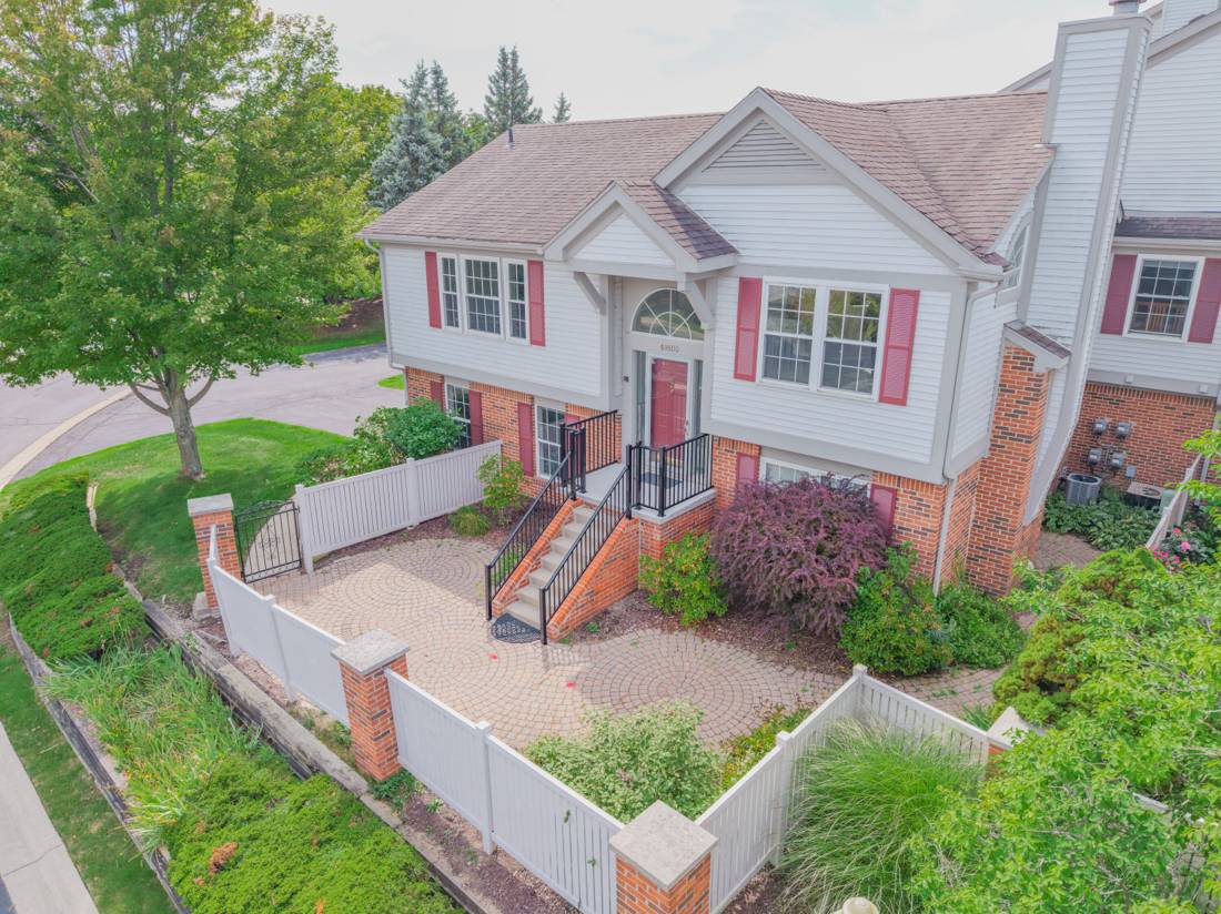 49800 Pointe Crossing, Plymouth, MI 48170