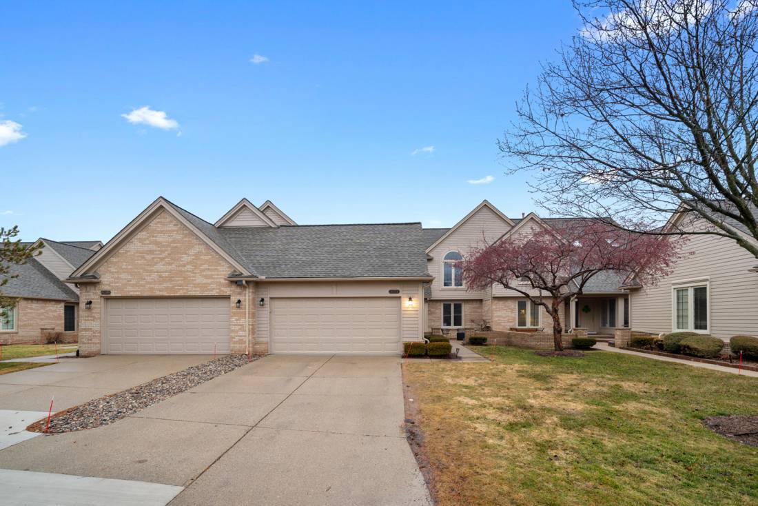 16727 Cobblestone W Boulevard, Macomb, MI 48042