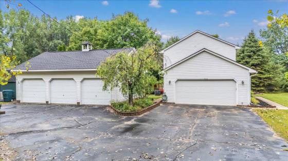 3100 Fry Road, Highland, MI 48357 photo 3