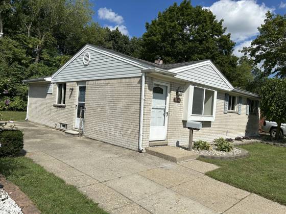 38040 Castle Drive, Romulus, MI 48174 photo 2