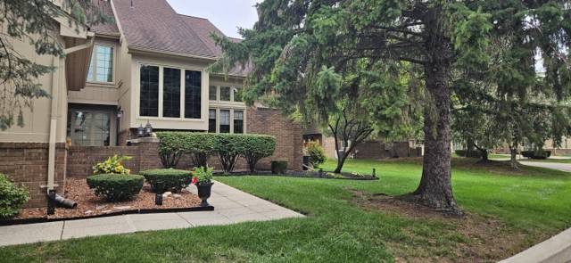 37676 N Laurel Park Drive #70, Livonia, MI