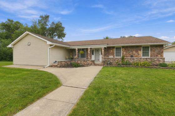 24368 Sylvan Avenue, Brownstown, MI 48134 photo 2