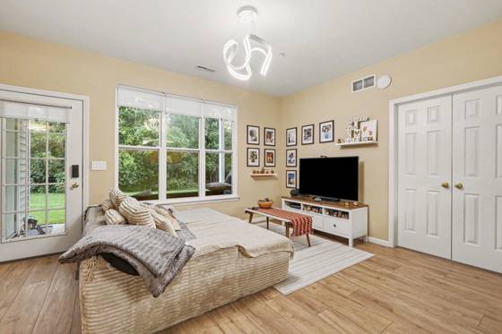 8181 Autumn Woods Trail, Ypsilanti, MI 48198 photo 2