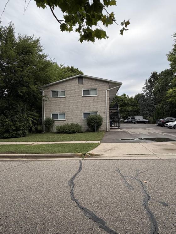 75 S Liberty Street, Belleville, MI 48111 photo 2
