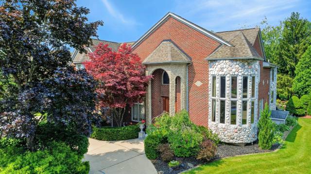 833 Lakewood Drive, Rochester Hills, MI
