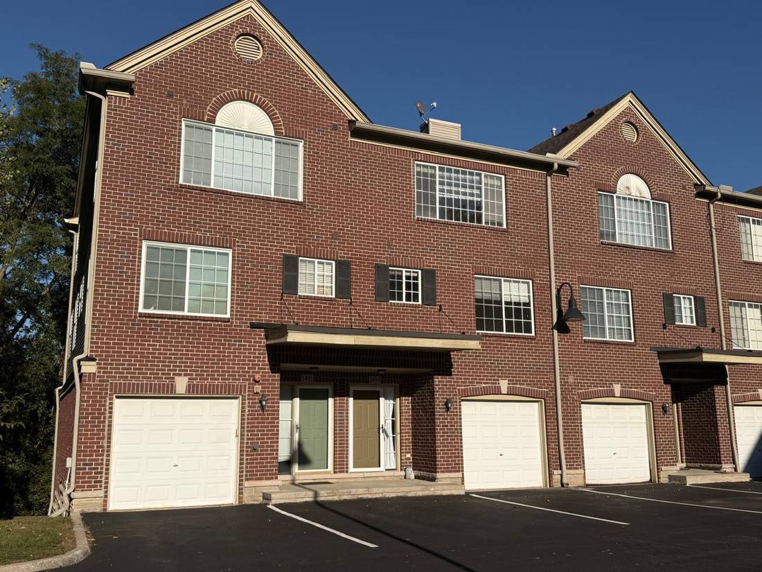 1493 Silverbrook Ridge Drive, Walled Lake, MI 48390