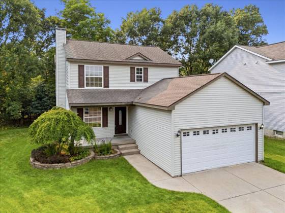 608 Heritage Circle, Fenton, MI 48430 photo 3