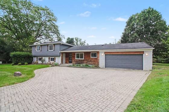 24697 S Cromwell Drive, Franklin, MI 48025 photo 2