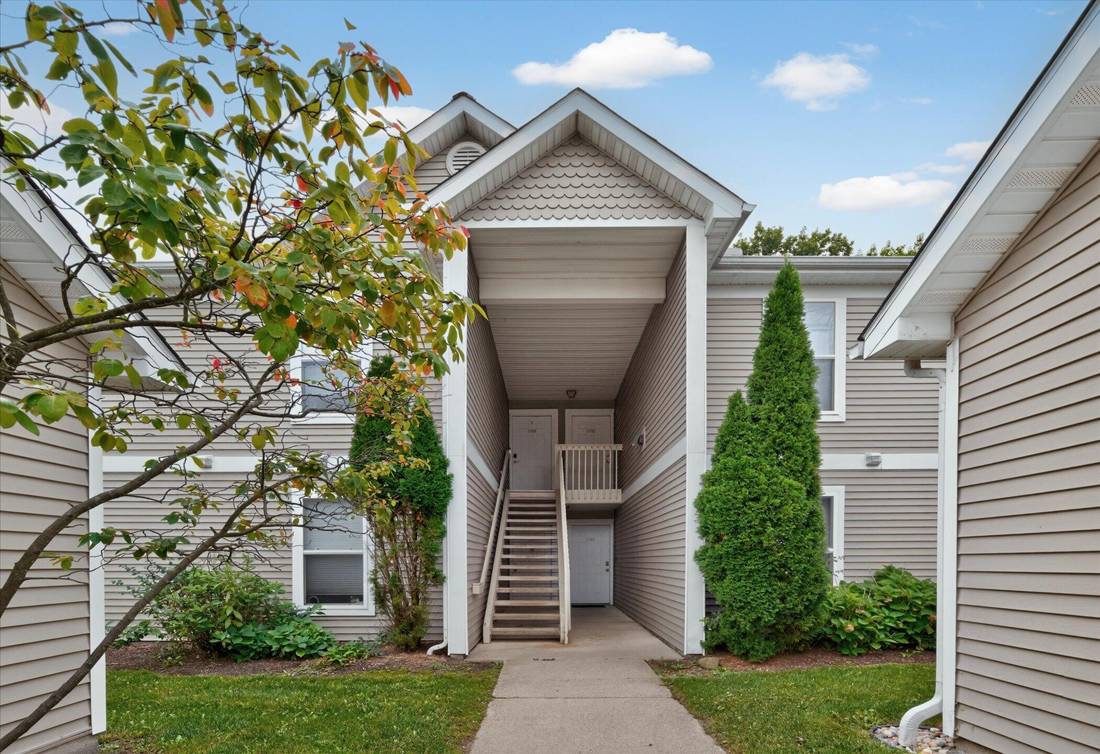 1349 Heatherwood Lane, Ann Arbor, MI 48108