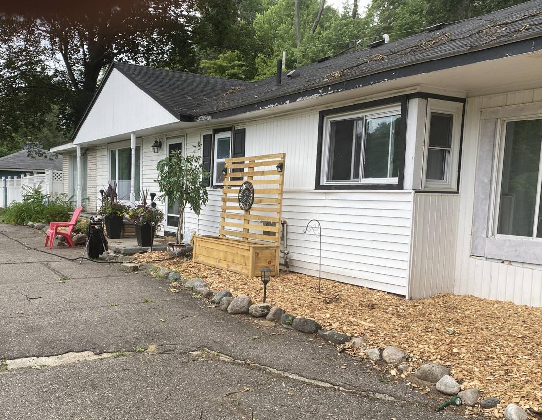 22333 Leewright Avenue, Southfield, MI 48033