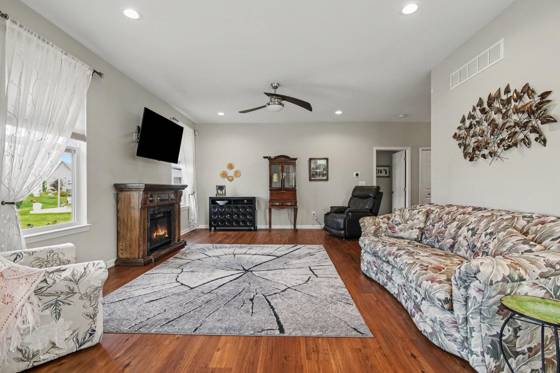 8833 Natalie Court, Ypsilanti, MI 48197 photo 2