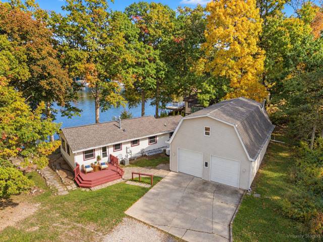 12066 Weiman Drive, Pinckney