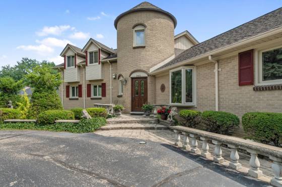 2955 Mohawk Circle, Rochester Hills, MI 48306 photo 2