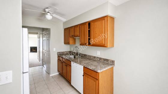 31548 Orchard Creek, Farmington Hills, MI 48334 photo 4