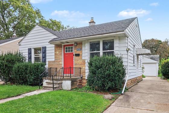 1752 E Milton Avenue, Hazel Park, MI 48030 photo 2