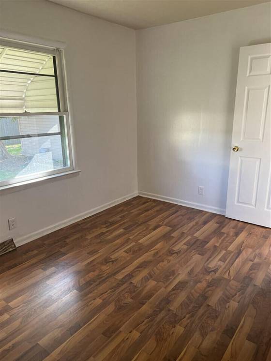 833 W Atherton Road, Flint, MI 48507 photo 4