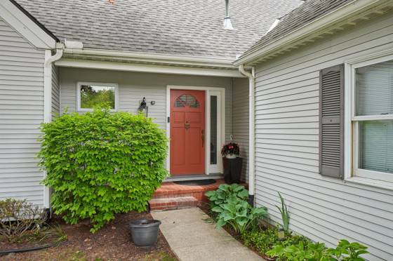 558 Heritage Drive, Ann Arbor, MI 48105 photo 2