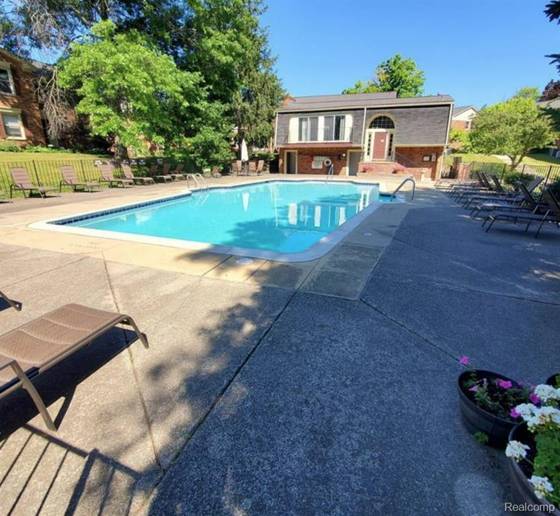 6318 Pepper Hill Street, West Bloomfield, MI 48322 photo 4