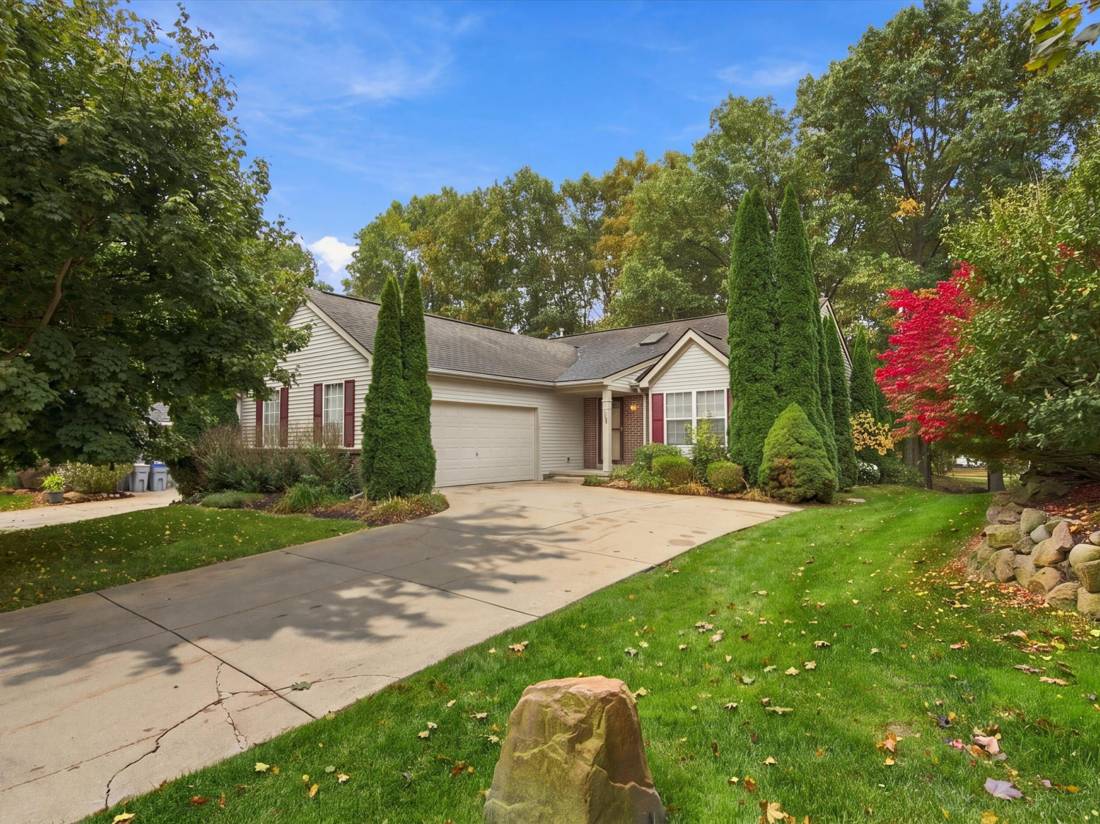 2730 Signature Circle, Pinckney, MI 48169