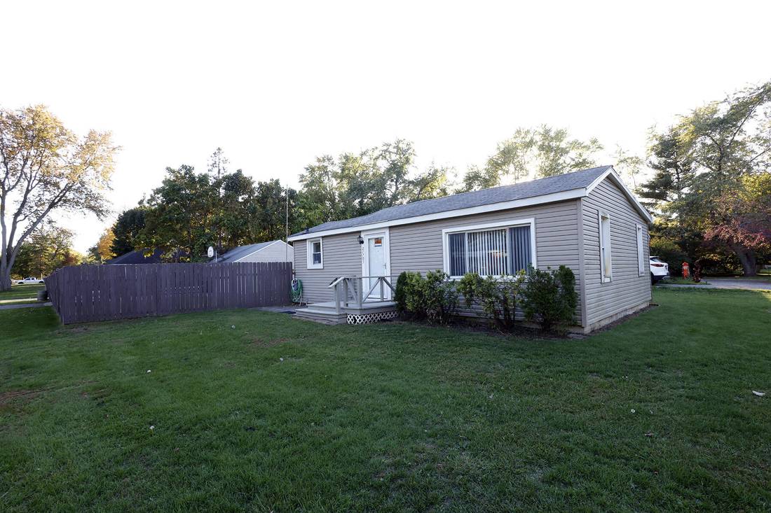 27705 Clarita Street, Livonia, MI 48152