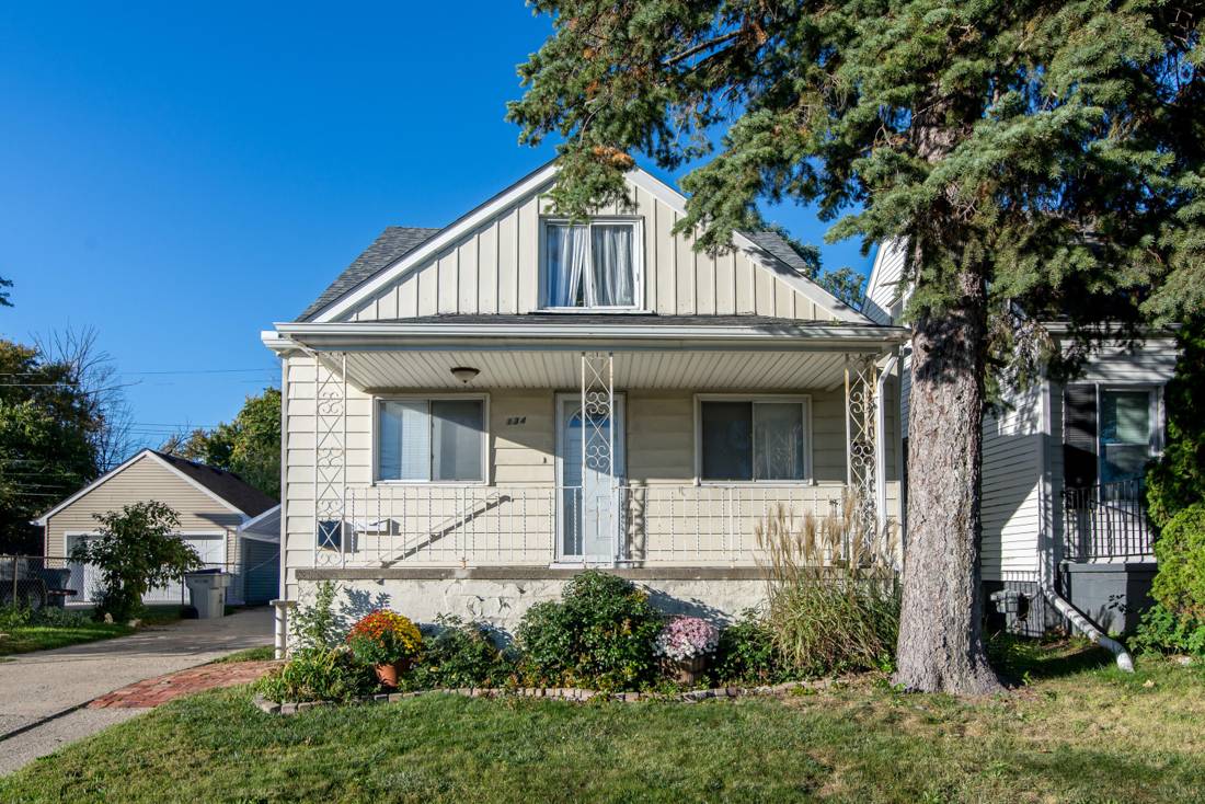 134 W Muir Avenue, Hazel Park, MI 48030