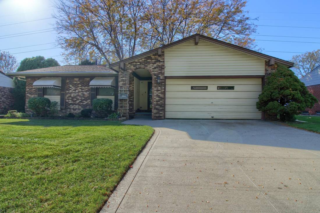 18152 Alvaro Avenue, Brownstown, MI 48193
