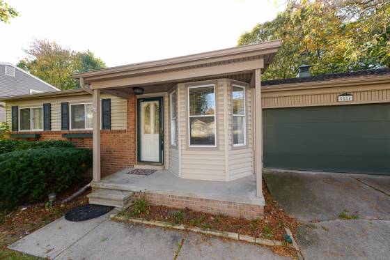 5884 S Ivanhoe Avenue, Ypsilanti, MI 48197 photo 2