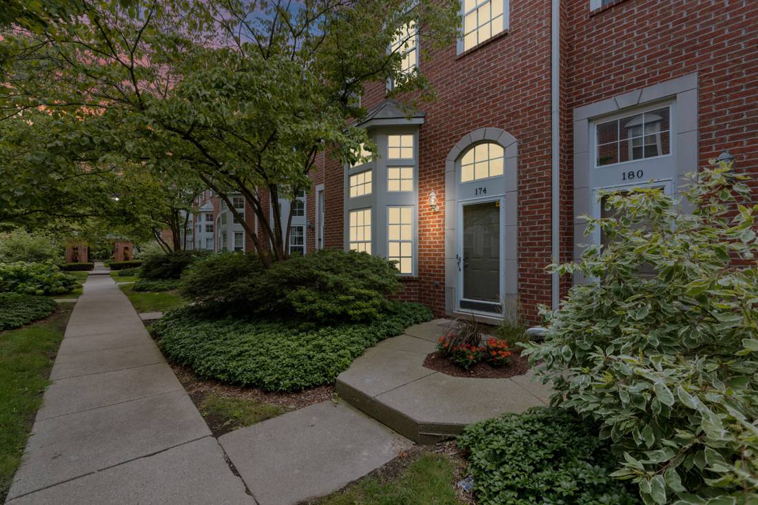 174 S Georgetown Square S, Royal Oak, MI 48067