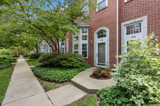 174 S Georgetown Square S, Royal Oak, MI 48067 photo 2